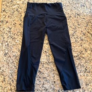 Leonisa Shapewear M Black Leggings Capri Mesh Workout‎ Athletic Yoga